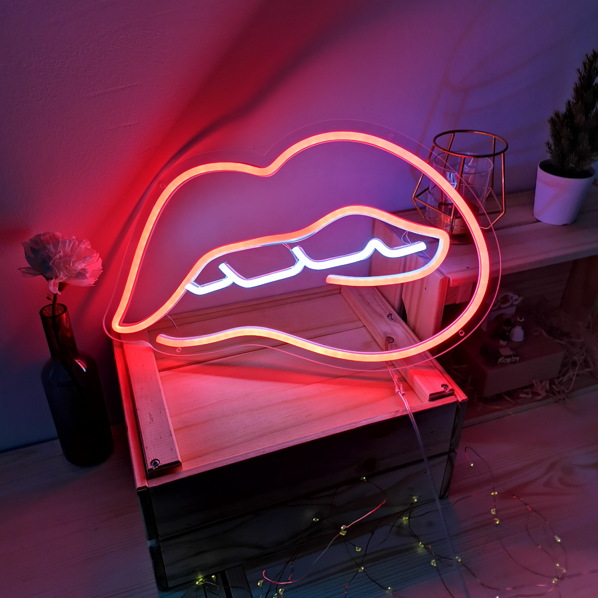 Candy Shock - Led Sign  40 Biting Lips (red/cold white),candy,shock,led,sign,41,biting,lips,(red/cold,white),fita,de,luz,led,flexivel,com,base,em,acrilico,transparente,e,tubo,em,silicone,de,cor,semitransparente,serve,como,luz,e,elemento,decorativo,extremam