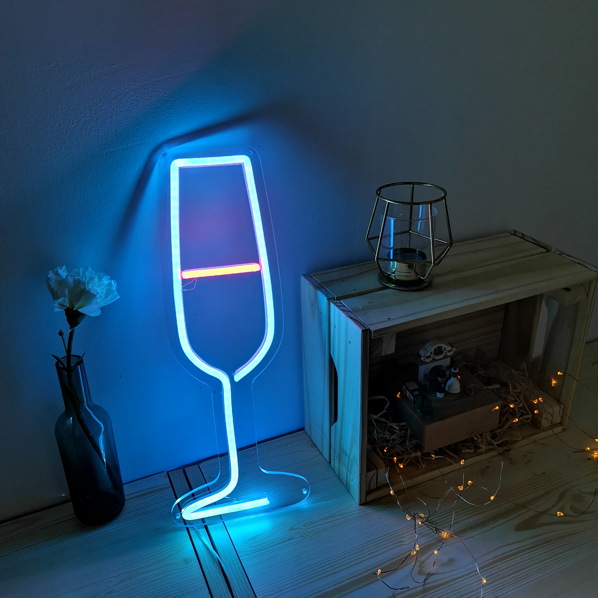 Candy Shock - Led Sign  40 Champagne (ice blue),candy,shock,led,sign,41,champagne,(ice,blue)fita,de,luz,led,flexivel,com,base,em,acrilico,transparente,e,tubo,em,silicone,de,cor,semitransparente,serve,como,luz,e,elemento,decorativo,extremamente,apel