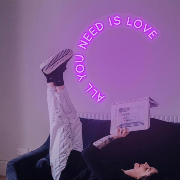 Candy Shock - Led Sign  80 All You Need is Love (purple),candy,shock,led,sign,81,all,you,need,is,love,(purple)fita,de,luz,led,flexivel,com,base,em,acrilico,transparente,e,tubo,em,silicone,de,cor,semitransparente,serve,como,luz,e,elemento,decorativo,extremam