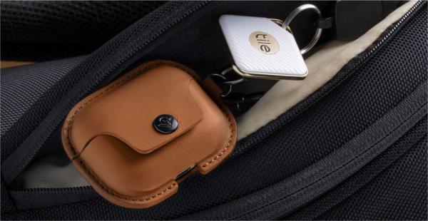 twelve south - AirSnap Pro Leather (cognac),twelve,south,airsnap,pro,leather,(cognac)bolsa,em,cabedal,para,os,airpods,pro,da,apple,tem,um,mosquetao,de,suspensao,e,fita,de,pulso,na,base,existe,uma,ranhura,que,permite,a,ligacao,e,carregamento,dos