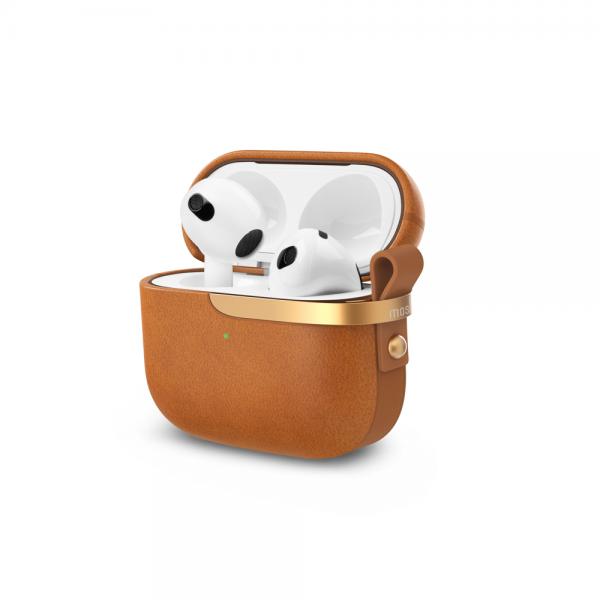 Moshi - Pebbo Luxe AirPods 3 (caramel brown)     ,moshi,pebbo,luxe,airpods,3,(caramel,brown),bolsa,com,revestimento,lintguard,que,evita,a,aderência,de,po,e,sujidade,permite,o,carregamento,wireless,e,visionamento,da,luz,led,inclui,fita,para,pulso,tem