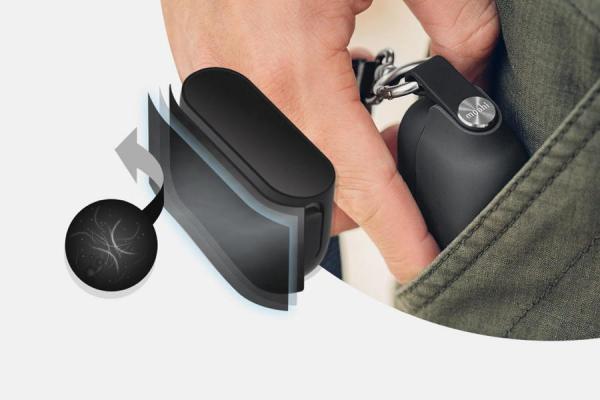 Moshi - Pebbo AirPods Pro (shadow black),moshi,pebbo,airpods,pro,(shadow,black)bolsa,com,revestimento,lintguard,que,evita,a,aderência,de,po,e,sujidade,permite,o,carregamento,wireless,e,visionamento,da,luz,led,inclui,fita,para,pulso