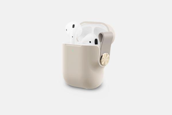 Moshi - Pebbo AirPods 2 (savanna beige) ,moshi,pebbo,airpods,2,(savanna,beige),bolsa,com,revestimento,lintguard,que,evita,a,aderência,de,po,e,sujidade,permite,o,carregamento,wireless,e,visionamento,da,luz,led,inclui,fita,para,pulso