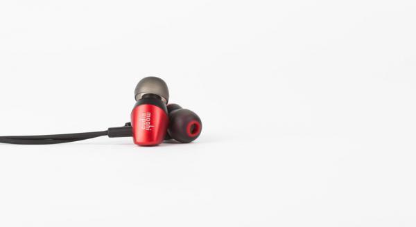 Moshi - Earphones Mythro (burgundy red),moshi,earphones,mythro,(burgundy,red)earphones,com,microfone,têm,drivers,dr8,neodymium,(15,hz21,khz,/,11db@1khz),e,revestimento,em,aluminio,anodizado,incluem,3,pares,de,earbuds,nos,tamanhos,s/m/l,e,u