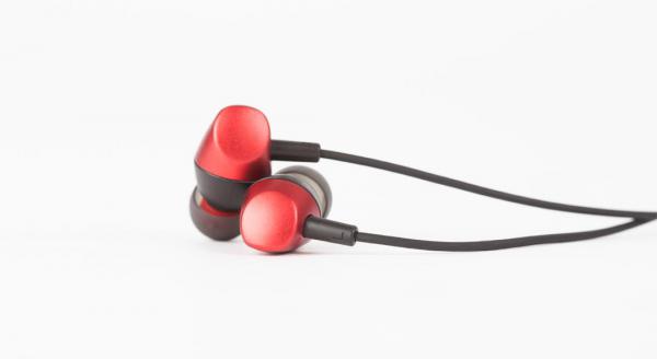 Moshi - Earphones Mythro (burgundy red),moshi,earphones,mythro,(burgundy,red)earphones,com,microfone,têm,drivers,dr8,neodymium,(15,hz21,khz,/,11db@1khz),e,revestimento,em,aluminio,anodizado,incluem,3,pares,de,earbuds,nos,tamanhos,s/m/l,e,u