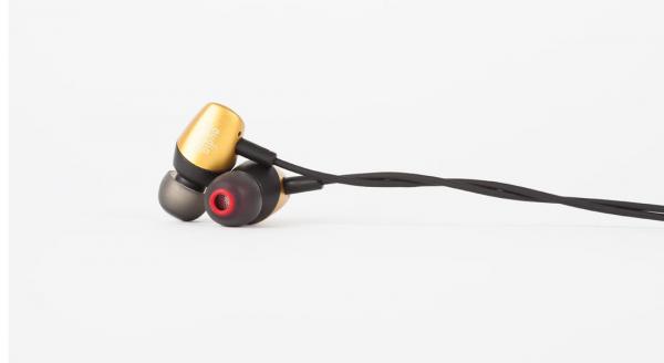 Moshi - Earphones Mythro (satin gold),moshi,earphones,mythro,(satin,gold)earphones,com,microfone,têm,drivers,dr8,neodymium,(15,hz21,khz,/,11db@1khz),e,revestimento,em,aluminio,anodizado,incluem,3,pares,de,earbuds,nos,tamanhos,s/m/l,e,uma