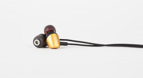 Moshi - Earphones Mythro (satin gold),moshi,earphones,mythro,(satin,gold)earphones,com,microfone,têm,drivers,dr8,neodymium,(15,hz21,khz,/,11db@1khz),e,revestimento,em,aluminio,anodizado,incluem,3,pares,de,earbuds,nos,tamanhos,s/m/l,e,uma