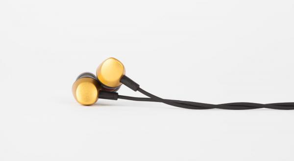 Moshi - Earphones Mythro (satin gold),moshi,earphones,mythro,(satin,gold)earphones,com,microfone,têm,drivers,dr8,neodymium,(15,hz21,khz,/,11db@1khz),e,revestimento,em,aluminio,anodizado,incluem,3,pares,de,earbuds,nos,tamanhos,s/m/l,e,uma