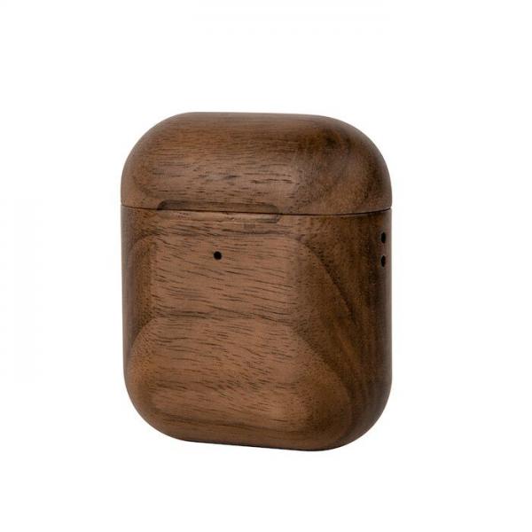 Woodcessories - Wood AirPods 1/2         ,woodcessories,wood,airpods,1/2,capa,para,airpods,em,madeira,com,presilha,traseira,em,cabedal,tem,orificios,para,colocar,fita,de,suspensao,(nao,incluida),suporta,carregamento,qi