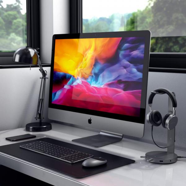 Satechi - Aluminum USB Headphone Stand (space grey),satechi,aluminum,usb,headphone,stand,(space,grey)stand,em,aluminio,para,pousar,headphones,e,tambem,um,hub,com,3x,portas,usb,tem,uma,porta,minijack,35mm,e,na,traseira,um,organizador,de,cabos,para,se,en