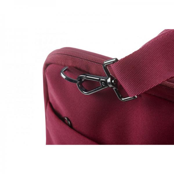 Tucano - Darkolor Slim 13'/14' (red),tucano,darkolor,slim,13/14,(red)saco,em,poliester,para,portateis,ate,14,a,estrutura,traseira,e,semirigida,e,tem,um,sistema,de,elasticos,para,prende,o,ecra,do,portatil,e,permitir,que,se,trabalhe,com,es