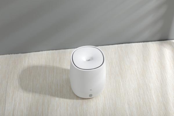 qushini - Aroma Diffuser Mini,qushini,aroma,diffuser,minihumidificador,que,evita,o,ar,seco,e,diminui,os,niveis,de,po,e,bacterias,podese,adicionar,um,oleo,essencial,a,agua,para,proporcionar,tambem,cheiro,tem,121ml,de,capacidade,par