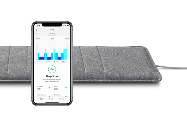 Withings - Sleep Analyser,withings,sleep,analysersensor,para,analisar,o,padrao,de,sono,e,sintomas,de,apneia,e,um,sensor,nao,invasivo,uma,vez,que,se,coloca,debaixo,do,colchao,e,nao,e,preciso,usar,nada,no,corpo,tem,um,sensor,aud