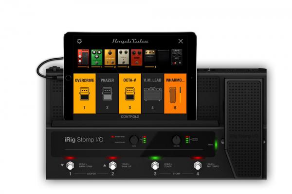 IK Multimedia - Pedaleira iRig Stomp I/O      ,ik,multimedia,pedaleira,irig,stomp,i/o,pedal,com,4,botoes,metalicos,cada,um,com,luzes,led,indicadoras,de,funcionamento,ligado,a,um,ipad,iphone,ou,mac/pc,permite,introduzir,efeitos,de,som,atraves,da,ap