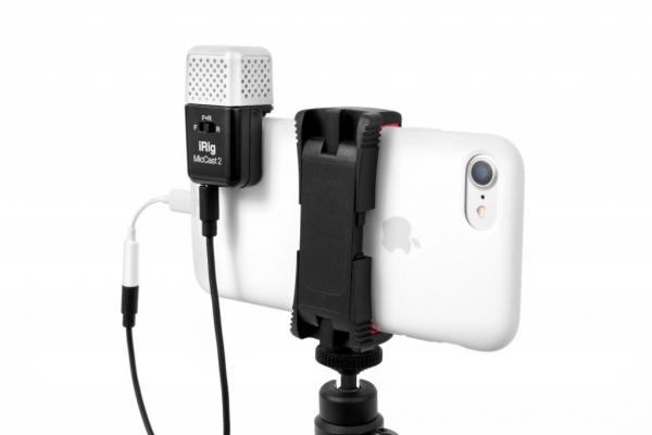 IK Multimedia - Microfone iRig Mic Cast 2        ,ik,multimedia,microfone,irig,mic,cast,2,microfone,duplo,frente/traseira,com,ligacao,minijack,que,adere,magneticamente,num,telemovel,ou,tablet,e,grava,som,omnidireccionalmente,É,uma,solucao,para,grava