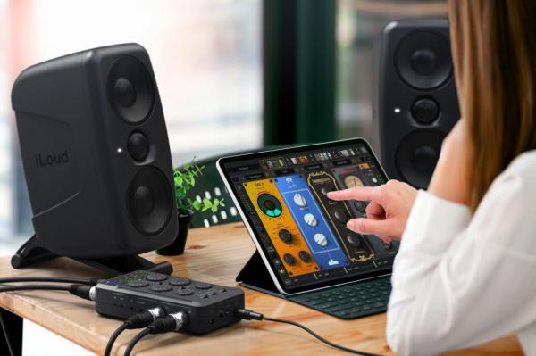 IK Multimedia - iRig Pro Quattro I/O       ,ik,multimedia,irig,pro,quattro,i/o,interface,de,gravacao,audio,e,mixer,a,24,bit/96,khz,com,4,entradas,e,2,saidas,alimentase,via,porta,usb,pilhas,ou,psu,opcional