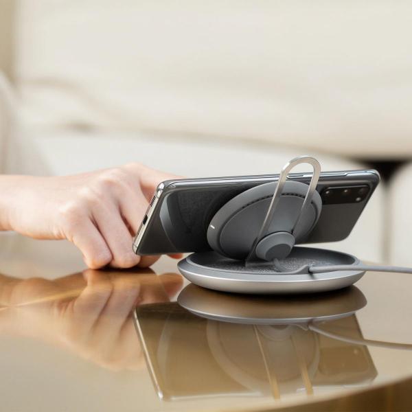 Moshi - Lounge Q Wireless Charging Stand,moshi,lounge,q,wireless,charging,standcarregador,qi,ate,15w,(epp),que,e,tambem,um,stand,tem,ligacao,usbc,acabamento,em,tecido,anel,em,silicone,antiderrapante,e,base,em,aluminio,a,placa,de,carregamento