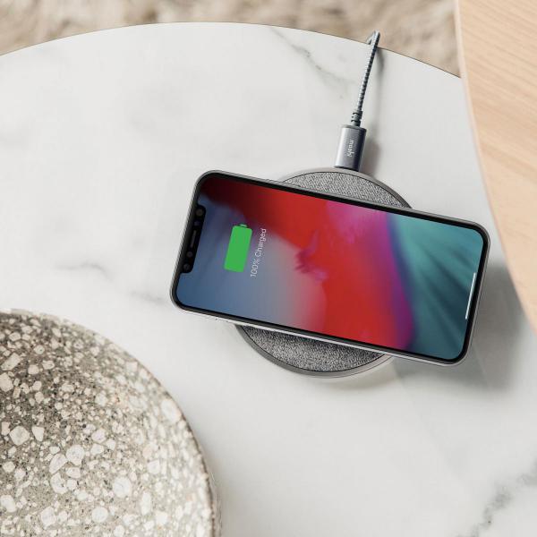 Moshi - Otto Q Wireless Charging Pad (nordic grey),moshi,otto,q,wireless,charging,pad,(nordic,grey)carregador,qi,ate,15w,com,acabamento,em,tecido,e,anel,antideslizante,carrega,equipamentos,com,capas,com,ate,5mm,de,espessura,suporta,os,standard,de,carr