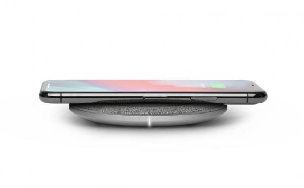 Moshi - Otto Q Wireless Charging Pad (nordic grey),moshi,otto,q,wireless,charging,pad,(nordic,grey)carregador,qi,ate,15w,com,acabamento,em,tecido,e,anel,antideslizante,carrega,equipamentos,com,capas,com,ate,5mm,de,espessura,suporta,os,standard,de,carr