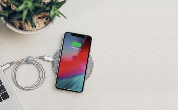 Moshi - Otto Q Wireless Charging Pad (nordic grey),moshi,otto,q,wireless,charging,pad,(nordic,grey)carregador,qi,ate,15w,com,acabamento,em,tecido,e,anel,antideslizante,carrega,equipamentos,com,capas,com,ate,5mm,de,espessura,suporta,os,standard,de,carr