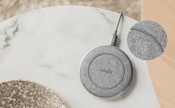 Moshi - Otto Q Wireless Charging Pad (nordic grey),moshi,otto,q,wireless,charging,pad,(nordic,grey)carregador,qi,ate,15w,com,acabamento,em,tecido,e,anel,antideslizante,carrega,equipamentos,com,capas,com,ate,5mm,de,espessura,suporta,os,standard,de,carr