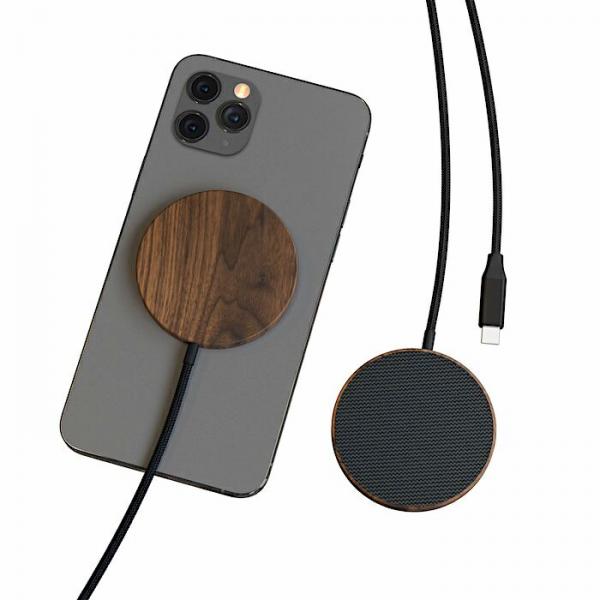 Woodcessories - MagPad Wooden MagSafe Qi charger (walnut),woodcessories,magpad,wooden,magsafe,qi,charger,(walnut)cabo,usbc,com,um,disco,em,madeira,que,adere,magneticamente,ao,telemovel,carrega,de,maneira,wireless,qi,75w,um,iphone,ou,ate,11w,um,telemovel,andr