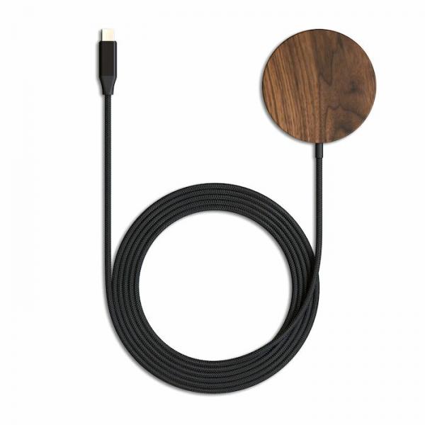 Woodcessories - MagPad Wooden MagSafe Qi charger (walnut),woodcessories,magpad,wooden,magsafe,qi,charger,(walnut)cabo,usbc,com,um,disco,em,madeira,que,adere,magneticamente,ao,telemovel,carrega,de,maneira,wireless,qi,75w,um,iphone,ou,ate,11w,um,telemovel,andr