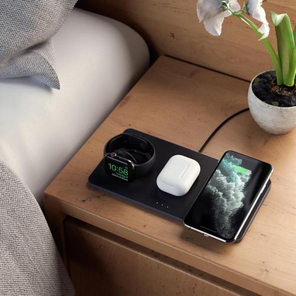 Satechi - Trio Wireless Charging Pad,satechi,trio,wireless,charging,padcarregador,wireless,qi,triplo,tem,um,disco,de,carregamento,para,apple,watch,(ate,25w),airpods,com,a,charging,case,(5w),e,um,iphone,ou,smartphone,qi,(75w),carregando,e