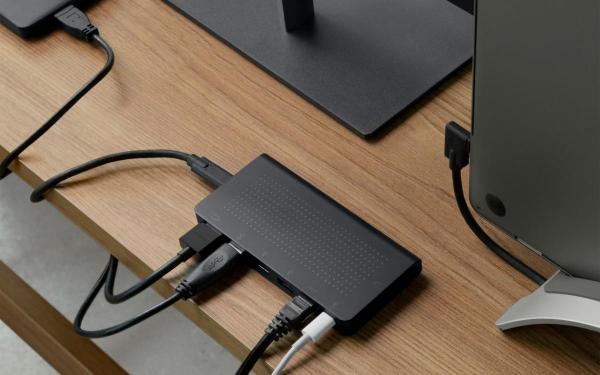 twelve south - StayGo USB-C Hub (black)       ,twelve,south,staygo,usbc,hub,(black),hub,usbc,com,cabo,de,1,metros,porta,usbc,de,carregamento,e,3x,usb,1x,hdmi,4k,1x,ethernet,e,1x,sd/microsd,inclui,ainda,um,cabo,de,ligacao,curto,que,arruma,no,interi