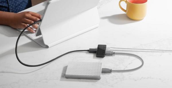 twelve south - StayGo Mini USB-C Hub,twelve,south,staygo,mini,usbc,hub,hub,com,ficha,usbc,incorporada,tamanho,compacto,e,4,portas:,1xusba,1xusb,pd,1xhdmi,e,uma,ficha,minijack,pode,ser,ligado,directamente,a,um,ipad,ou,computador,atraves,d