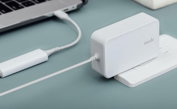 Moshi - ProGeo USB-C Laptop Charger (65 W),moshi,progeo,usbc,laptop,charger,(65,w),carregador,ac,com,porta,usbc,para,portateis,e,outros,equipamentos,com,esta,saida,suporta,usb,pd,31,profile,(5/9/15/21,v),e,potência,de,65w,tem,led,para,indicac