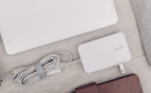 Moshi - ProGeo USB-C Laptop Charger (65 W),moshi,progeo,usbc,laptop,charger,(65,w),carregador,ac,com,porta,usbc,para,portateis,e,outros,equipamentos,com,esta,saida,suporta,usb,pd,31,profile,(5/9/15/21,v),e,potência,de,65w,tem,led,para,indicac