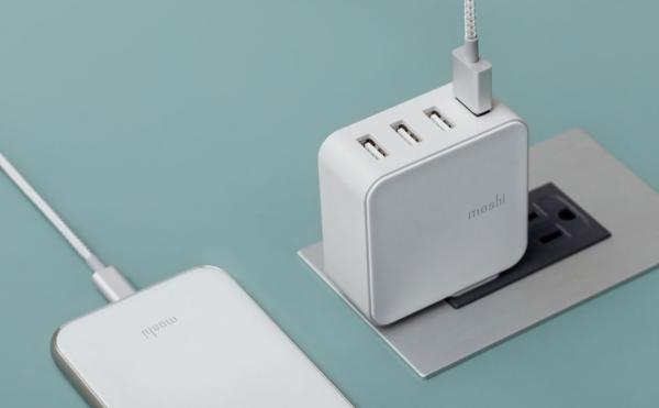 Moshi - ProGeo 4-Port USB Wall Charger (35W),moshi,progeo,4port,usb,wall,charger,(35w),carregador,ac,com,4,portas,usb,com,potência,ate,35w/7a,permite,carregar,4,equipamentos,usb,em,simultaneo,inclui,adaptadores,de,tomada,eu,e,uk