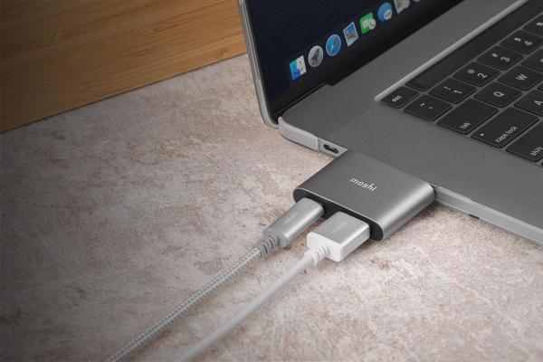 Moshi - USB-C to HDMI Adapter with Charging,moshi,usbc,to,hdmi,adapter,with,charging,adaptador,usbc,ultra,compacto,com,1,porta,hdmi,(4k@61hz,hdr,compativel,cor,11bit),e,1,porta,usbc,pd,ate,61w,permite,ligar,um,monitor,tv,ou,projector,na,porta,h