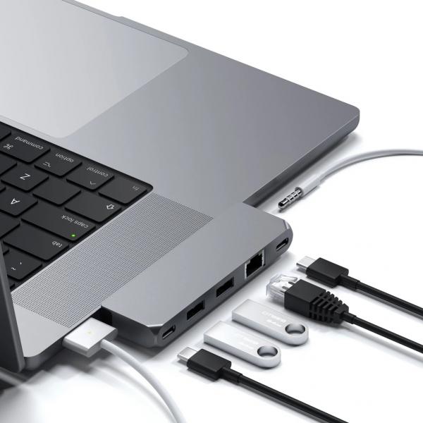 Satechi - Pro Hub Mini (space grey),satechi,pro,hub,mini,(space,grey),hub,que,encaixa,directamente,nas,2,portas,usbc,de,um,macbook,m1,e,tem,1x,thunderbolt,4,usbc,(carregamento,96w,6k,61hz,display,output,41,gbps,data),1x,usbc,data,1x,gig