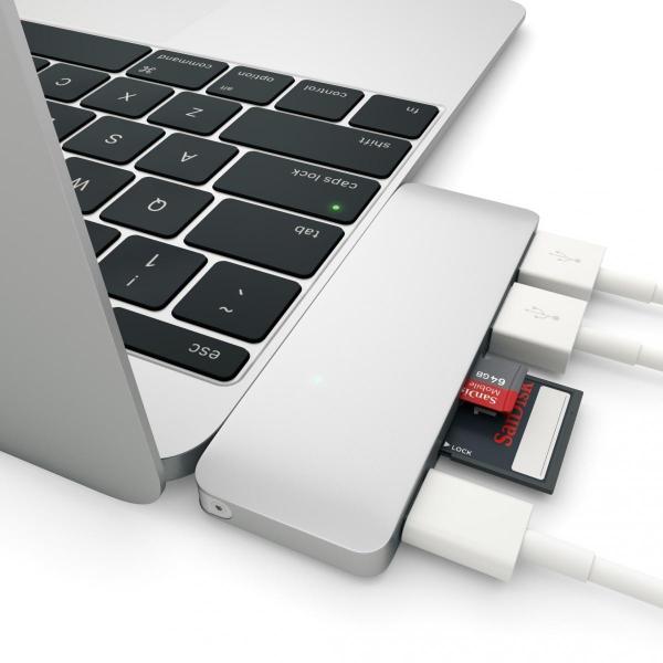 Satechi - USB-C Pass-Through Hub (silver),satechi,usbc,passthrough,hub,(silver),hub,que,encaixa,directamente,na,porta,usbc,de,um,mac/pc,tem,2,portas,usb,31,1,slot,para,cartoes,sd,e,outro,para,micro,sd,(nao,se,pode,usar,ambos,os,cartoes,em,sim