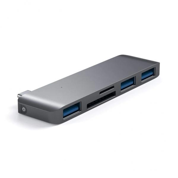 Satechi - USB-C Combo Hub for MacBook (space grey),satechi,usbc,combo,hub,for,macbook,(space,grey),hub,que,encaixa,directamente,na,porta,usbc,de,um,mac/pc,tem,3,portas,usb,31,1,slot,para,cartoes,sd,e,outro,para,micro,sd,(nao,se,pode,usar,ambos,os,cart