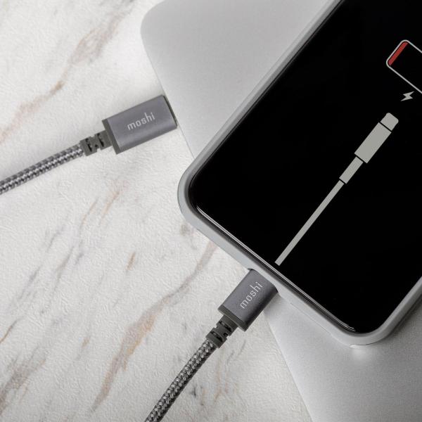 Moshi - Integra USB-C cable with lightning (titanium grey),moshi,integra,usbc,cable,with,lightning,(titanium,grey),cabo,que,liga,a,um,computador,usbc,e,permite,carregar/sincronizar,um,equipamento,com,ficha,lightning,(iphone,ipad),suporta,usbc,pd,e,dados,ate,4