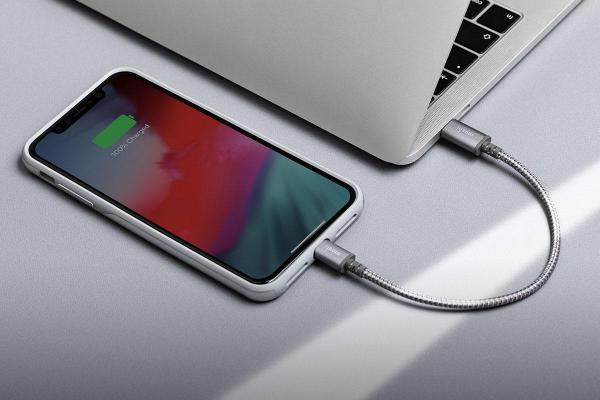 Moshi - Integra USB-C cable with lightning (25cm),moshi,integra,usbc,cable,with,lightning,(25cm),cabo,que,liga,a,um,computador,usbc,e,permite,carregar/sincronizar,um,equipamento,com,ficha,lightning,(iphone,ipad),suporta,usbc,pd,e,dados,ate,481,mbps,t