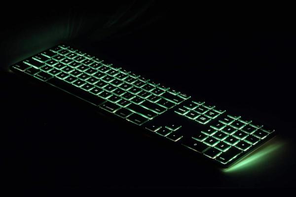 Matias - Wired alum. keyboard PT w/ RGB backlit (s. grey),matias,wired,alum,keyboard,pt,w/,rgb,backlit,(s,grey),teclado,em,aluminio,com,ligacao,usb,e,teclas,retroiluminadas,com,configuracao,portuguesa,de,cor,parameterizavel,dentro,do,espectro,rgb,tem,uma,seg